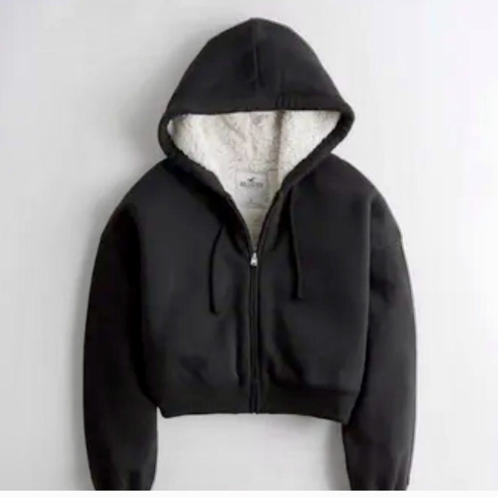 Hollister Women's Black Oversized Sherpa Cropped Hoodie - Picture 9 of 9